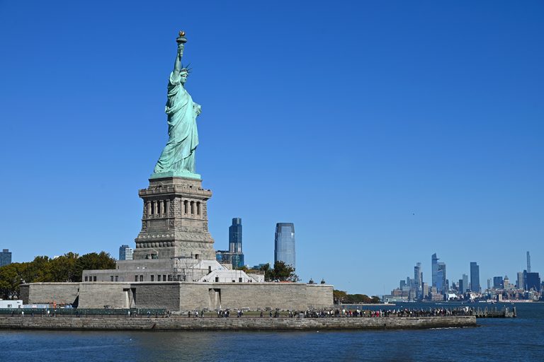 New Yorkin Vapaudenpatsas Ja Ellis Island L ht portti new-yorkin-vapaudenpatsas-ja-ellis-island-l-ht-portti